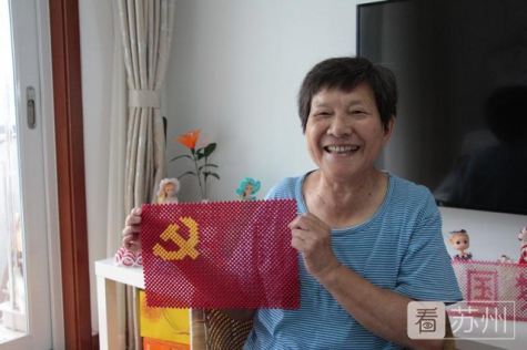1912顆！退休老黨員用彩珠串起心中的黨旗！